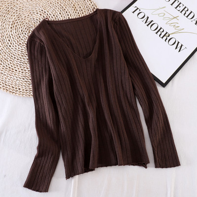 Γυναικείο πουλόβερ κοτλέ από λεπτό πλέξιμο με λαιμόκοψη και μακριά μανίκια