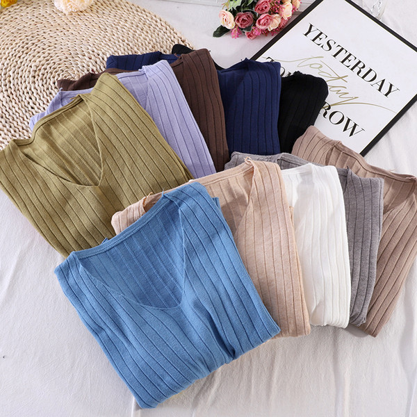 Γυναικείο πουλόβερ κοτλέ από λεπτό πλέξιμο με λαιμόκοψη και μακριά μανίκια