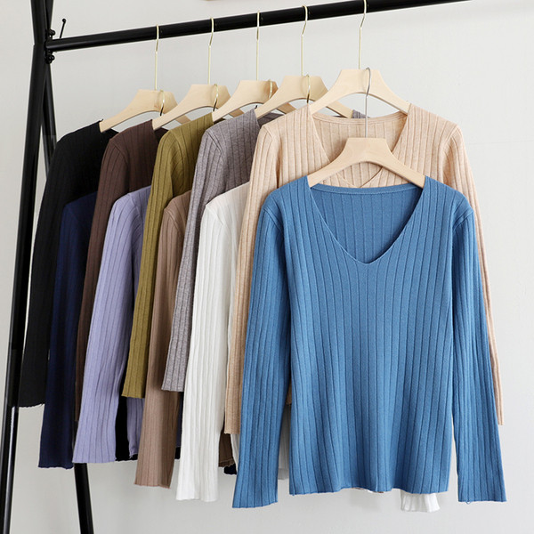 Γυναικείο πουλόβερ κοτλέ από λεπτό πλέξιμο με λαιμόκοψη και μακριά μανίκια