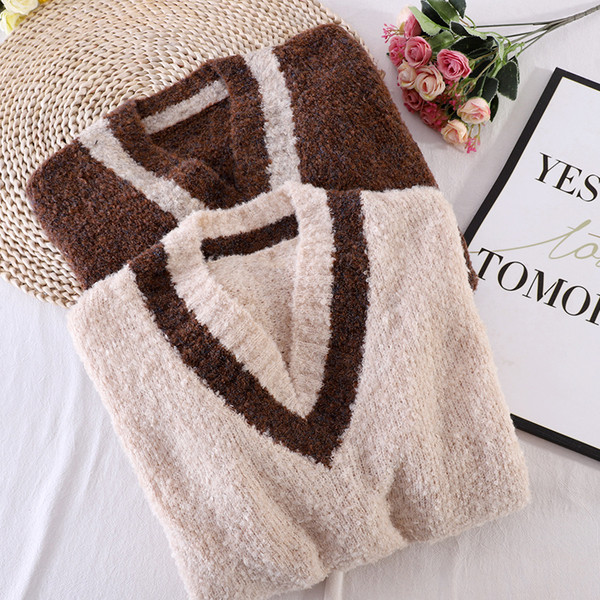 Ζεστό χειμερινό  πουλόβερ με ντεκολτέ  και μακριά μανίκια