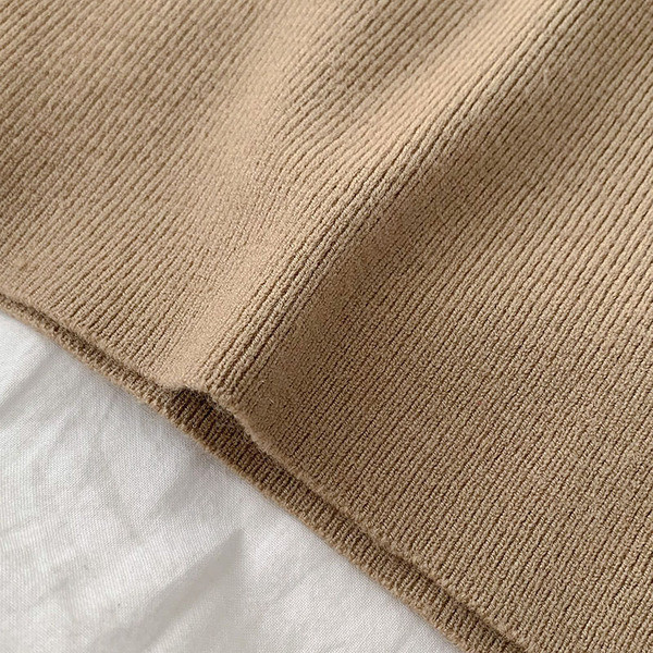 Γυναικείο πουλόβερ κλασικό μοντέλο με γιακά