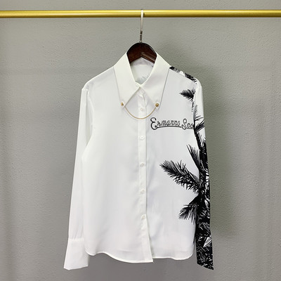 Stiilne varrukaaplikatsiooniga naiste särk