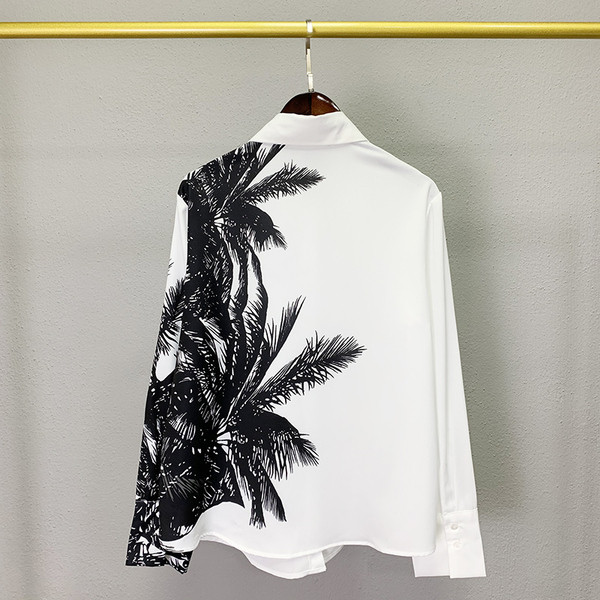 Stiilne varrukaaplikatsiooniga naiste särk