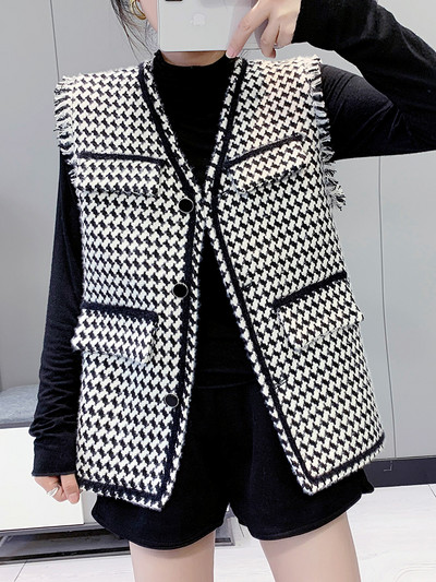 Igapäevane naiste ruuduline vest nööpide ja narmastega