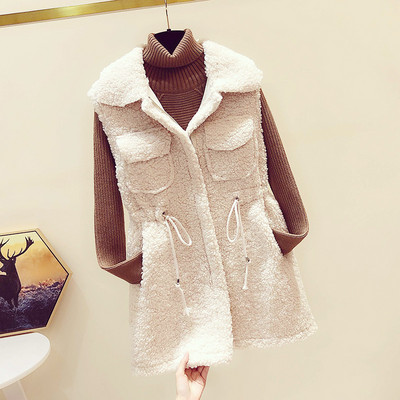 Naiste lipsude ja taskutega sulevest