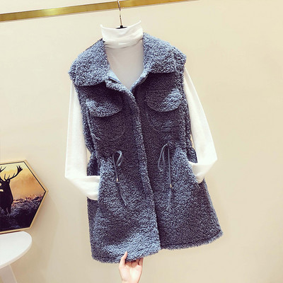 Naiste lipsude ja taskutega sulevest