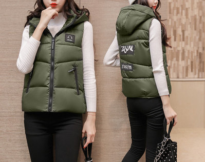 Naiste vest kapuutsiga ja aplikatsiooniga seljal