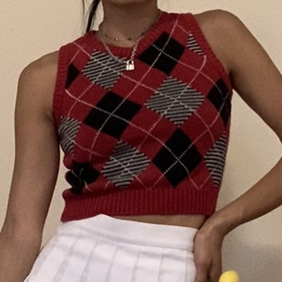 Naiste ruuduline vesti lühike mudel