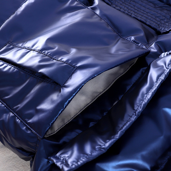 Ženski sportsko-ležerni prsluk s visokim ovratnikom i džepovima