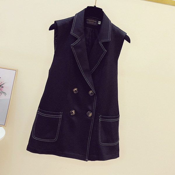 Moteriška laisvalaikio liemenė juodos spalvos su sagomis