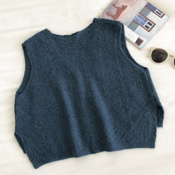 Moteriška megzta liemenė V formos iškirpte