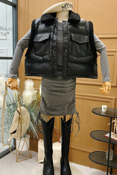 Naujo modelio moteriška eko odos liemenė su sagomis ir kišenėmis