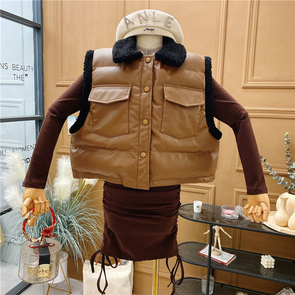 Naujo modelio moteriška eko odos liemenė su sagomis ir kišenėmis