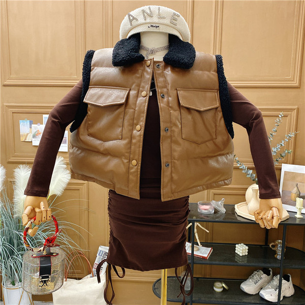 Naujo modelio moteriška eko odos liemenė su sagomis ir kišenėmis