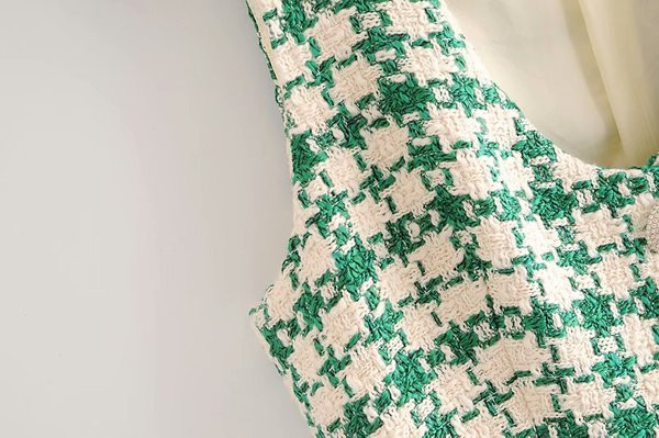 Moteriška languota liemenė - trumpas modelis su špicine iškirpte