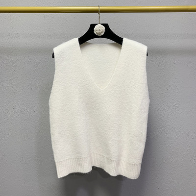 Naiste spits-kaelusega talvevest