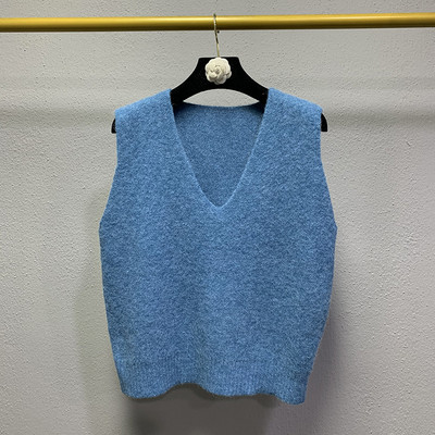 Naiste spits-kaelusega talvevest