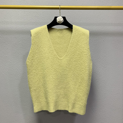 Naiste spits-kaelusega talvevest