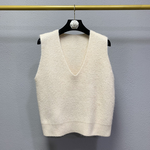 Naiste spits-kaelusega talvevest