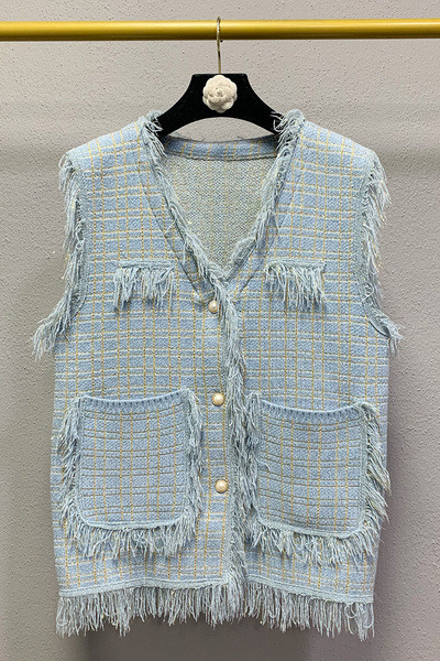 Šiuolaikinė moteriška liemenė su kišenėmis ir kutais