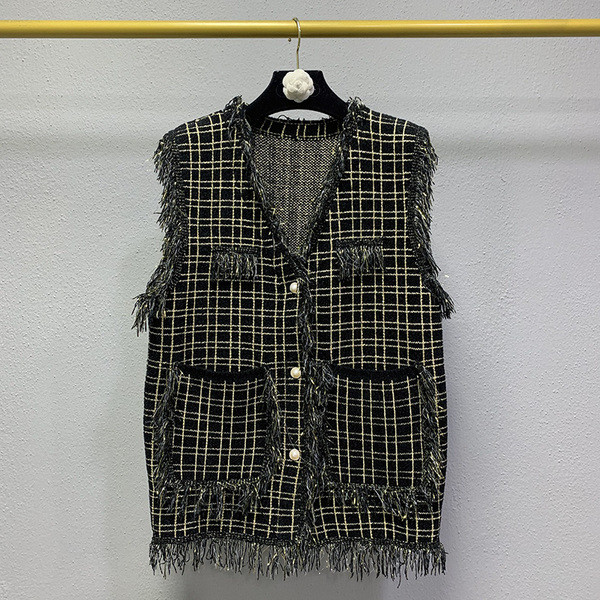 Šiuolaikinė moteriška liemenė su kišenėmis ir kutais