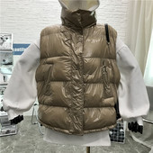 Naiste moodne kõrge krae ja taskutega vest