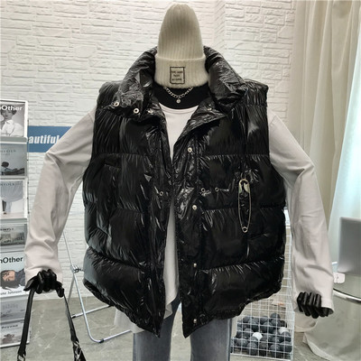 Naiste moodne kõrge krae ja taskutega vest