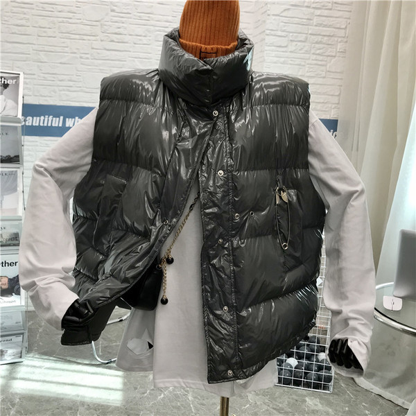 Naiste moodne kõrge krae ja taskutega vest