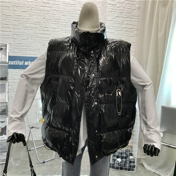 Naiste moodne kõrge krae ja taskutega vest