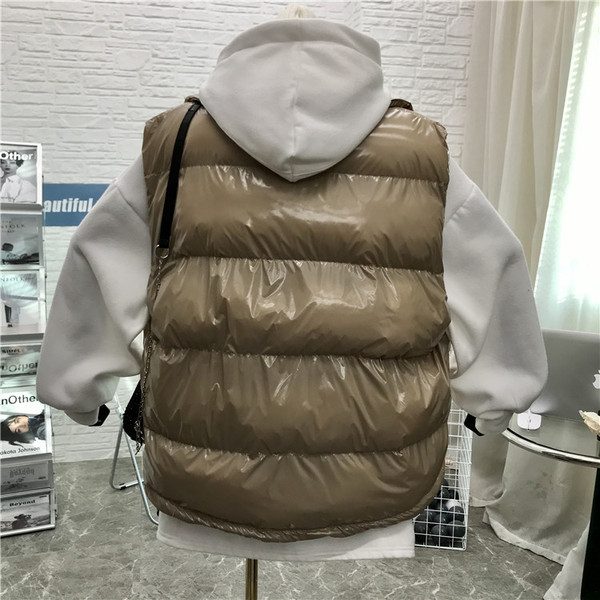 Naiste moodne kõrge krae ja taskutega vest