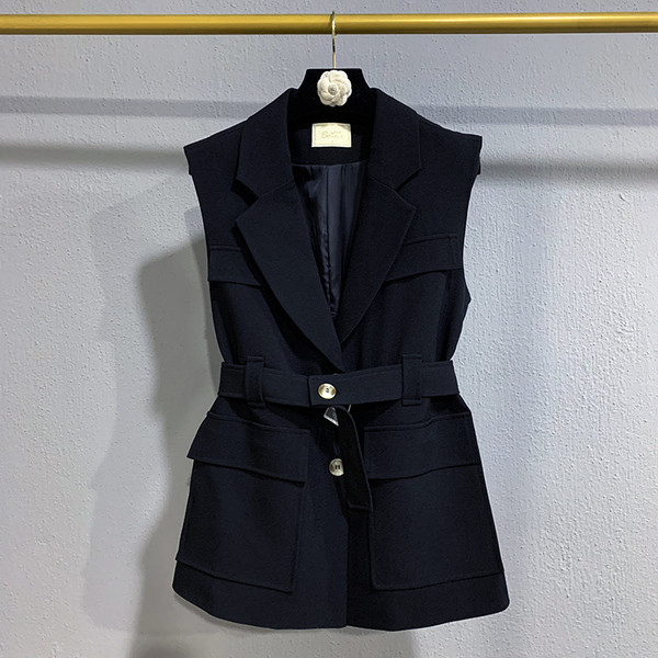 Γυναικείο μοντέρνο γιλέκο με ντεκολτέ