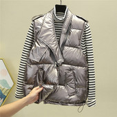 Mitmes värvitoonis lukuga ja taskutega naistevest