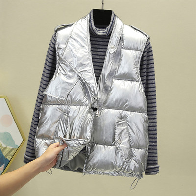 Mitmes värvitoonis lukuga ja taskutega naistevest