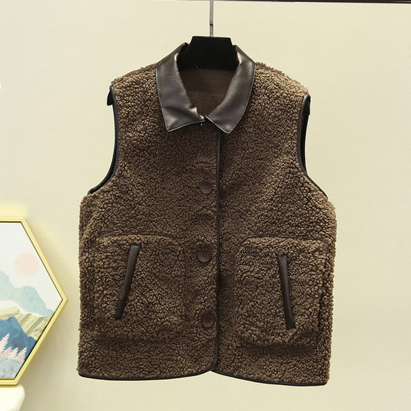 Naiste vabaajavest taskute ja nahast kraega