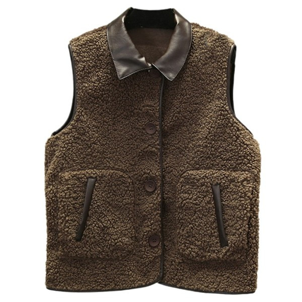 Naiste vabaajavest taskute ja nahast kraega