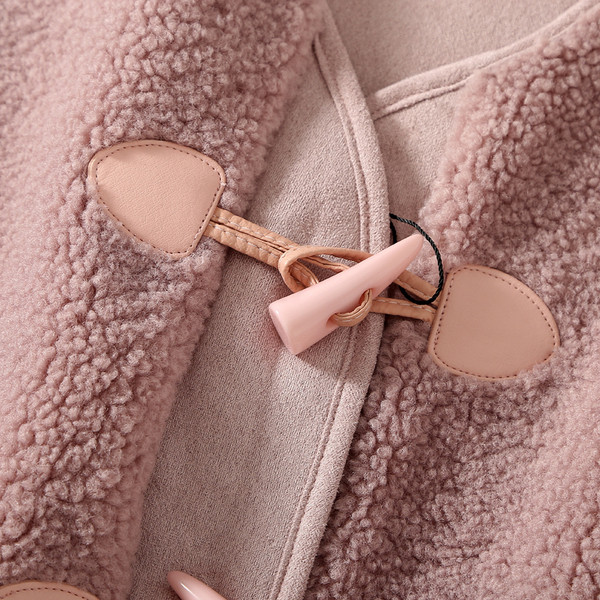 Moteriška kasdieninė pūkinė liemenė su sagomis