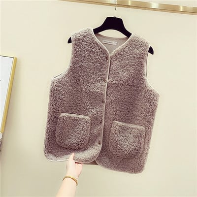 Naiste nööpide ja taskutega sulevest neljas värvitoonis