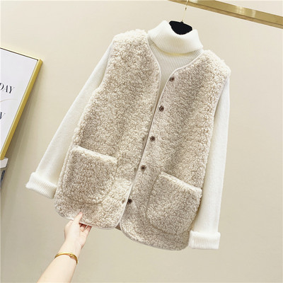 Naiste nööpide ja taskutega sulevest neljas värvitoonis