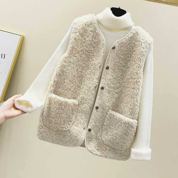 Naiste nööpide ja taskutega sulevest neljas värvitoonis