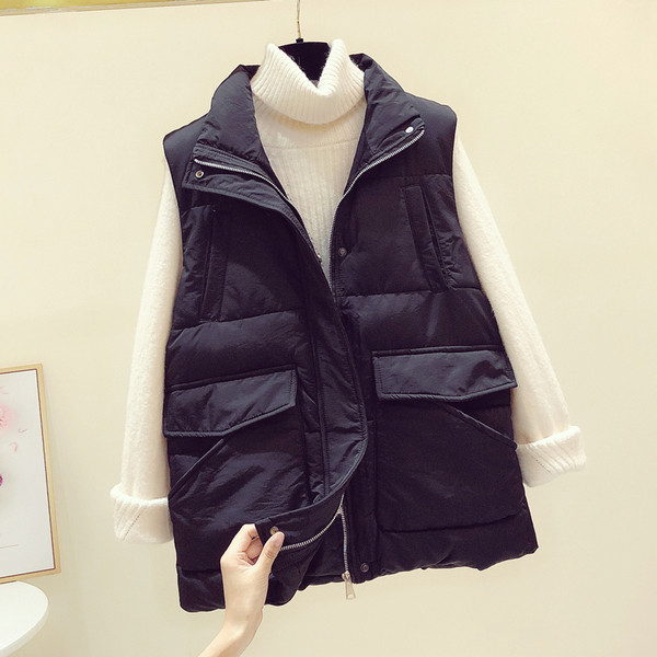 Moderan ženski prsluk s džepovima i visokim ovratnikom