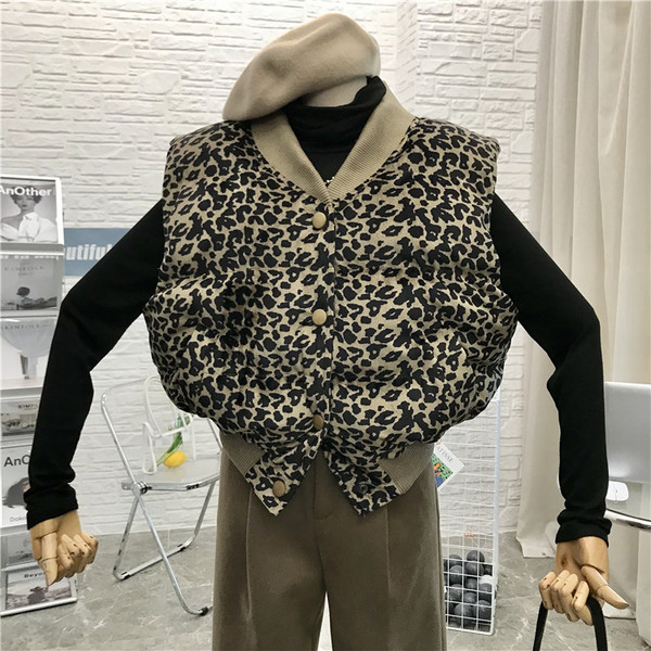 Plati moteriška liemenė su leopardo raštu ir sagomis