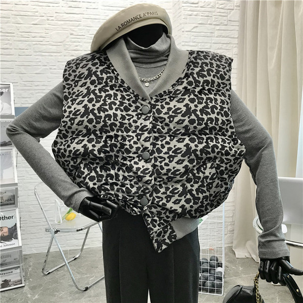 Plati moteriška liemenė su leopardo raštu ir sagomis