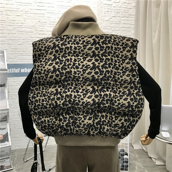 Plati moteriška liemenė su leopardo raštu ir sagomis