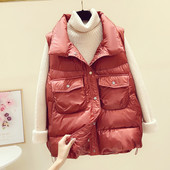 Naiste taskute ja nööpidega vest