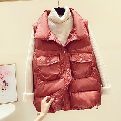 Naiste taskute ja nööpidega vest