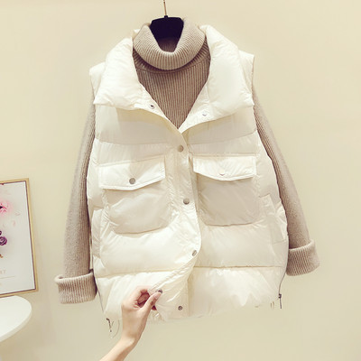 Naiste taskute ja nööpidega vest