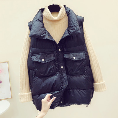 Naiste taskute ja nööpidega vest