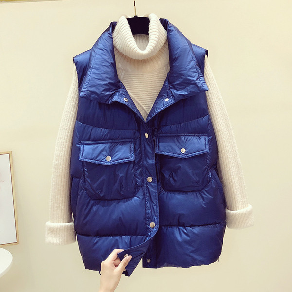 Naiste taskute ja nööpidega vest