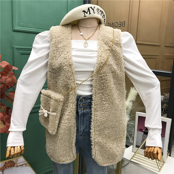 Šiuolaikinė moteriška pūkinė liemenė su V formos apykakle