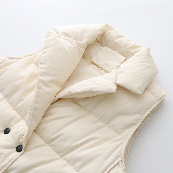 Keskmise pikkusega nööpidega sügis-talvine vest